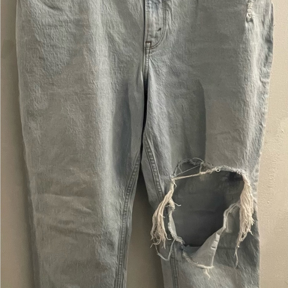 Abercrombie & Fitch Light Blue Distressed Women's Straight Leg Jeans